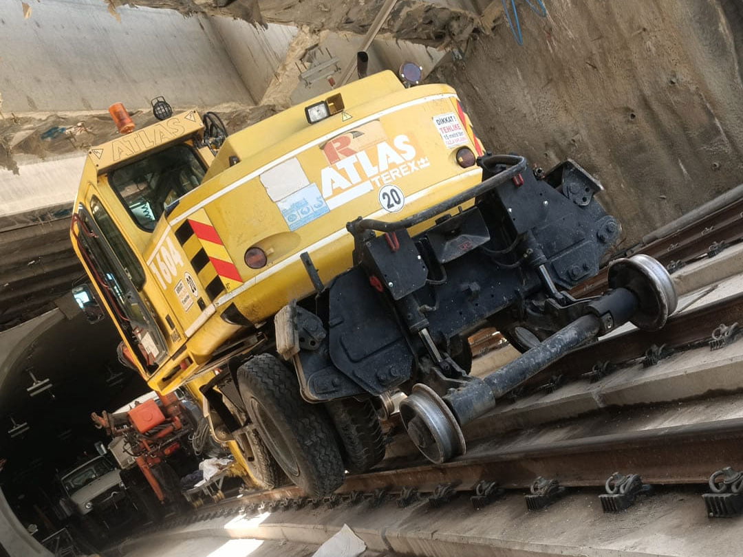 Ray tekerlekli eskavatör